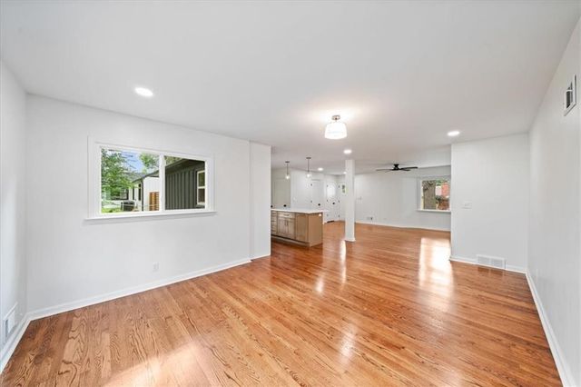5711 W 78th Terrace, Prairie Village, KS 66208