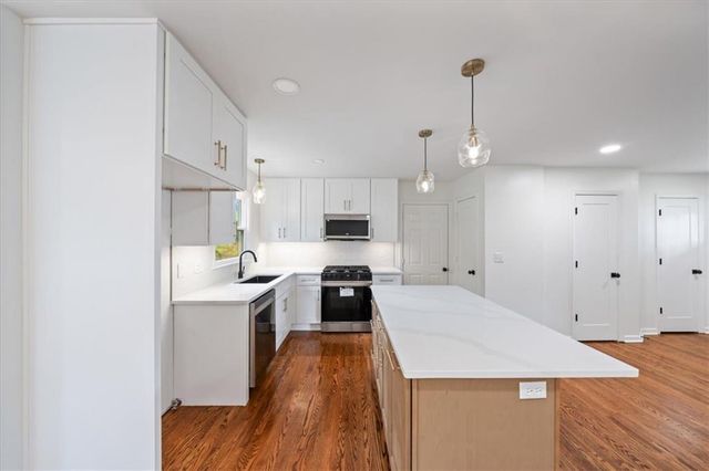 5711 W 78th Terrace, Prairie Village, KS 66208