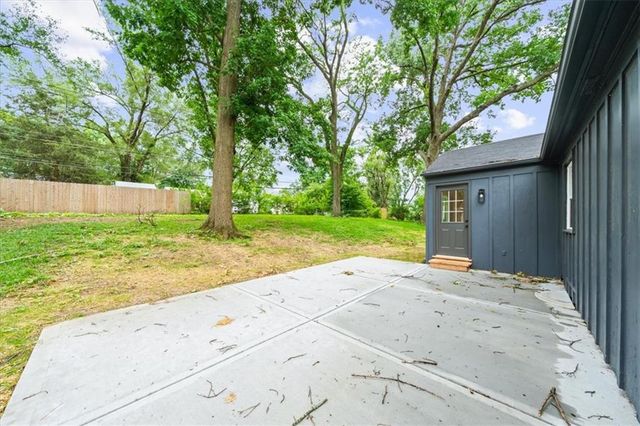5711 W 78th Terrace, Prairie Village, KS 66208