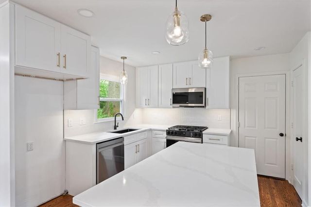 5711 W 78th Terrace, Prairie Village, KS 66208