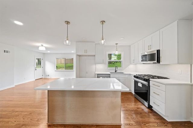 5711 W 78th Terrace, Prairie Village, KS 66208