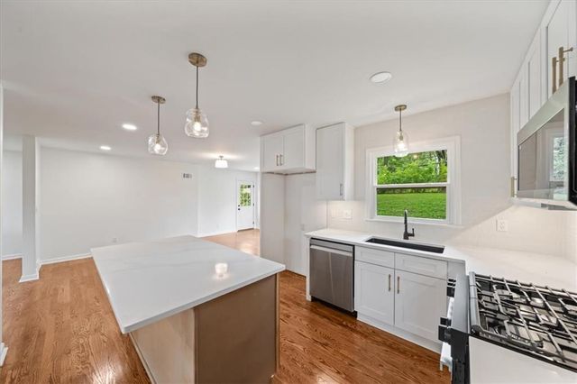 5711 W 78th Terrace, Prairie Village, KS 66208