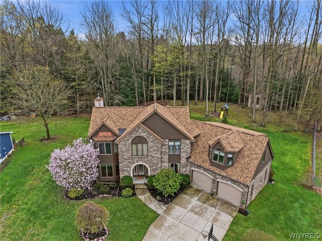 10 Tiffany Lane, Elma, NY 14059