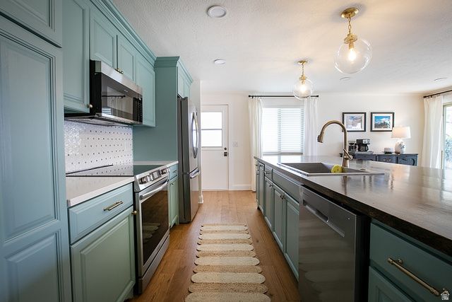 888 THORNFIELD RD, Kaysville, UT 84037