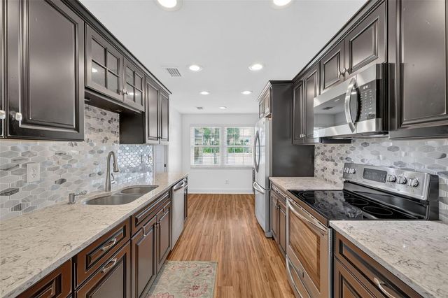 8352 MEADOWBROOK DRIVE 10, Seminole, FL 33777