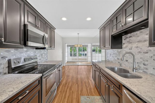 8352 MEADOWBROOK DRIVE 10, Seminole, FL 33777