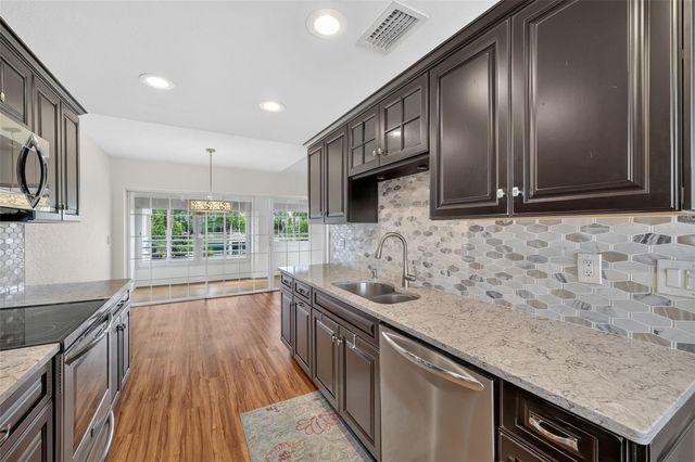8352 MEADOWBROOK DRIVE 10, Seminole, FL 33777