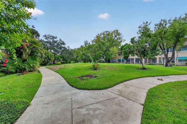 8352 MEADOWBROOK DRIVE 10, Seminole, FL 33777