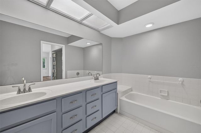 8352 MEADOWBROOK DRIVE 10, Seminole, FL 33777