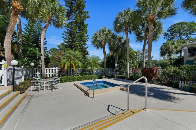 8352 MEADOWBROOK DRIVE 10, Seminole, FL 33777