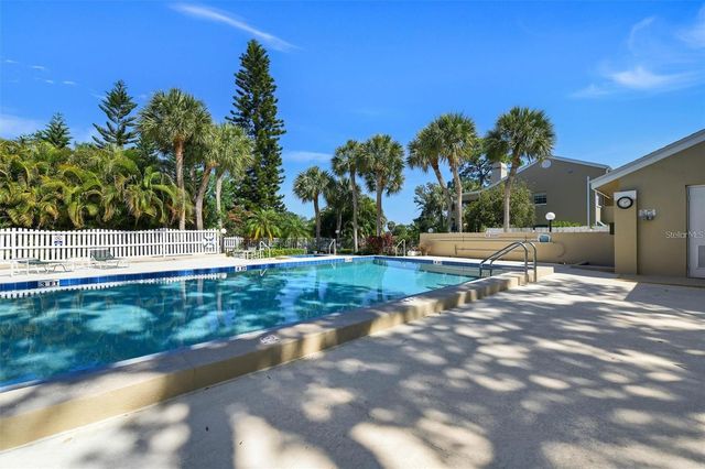 8352 MEADOWBROOK DRIVE 10, Seminole, FL 33777