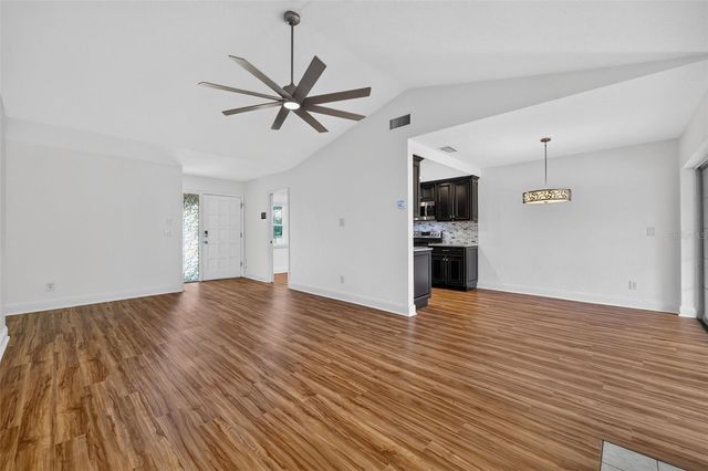 8352 MEADOWBROOK DRIVE 10, Seminole, FL 33777