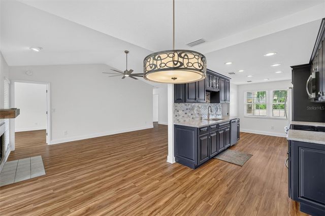 8352 MEADOWBROOK DRIVE 10, Seminole, FL 33777
