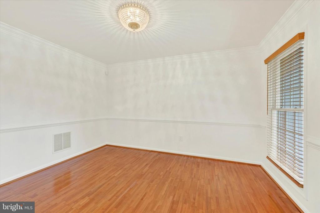 Image 5 of property listing at 9537 WHITEHURST DR, Owings Mills, MD 21117