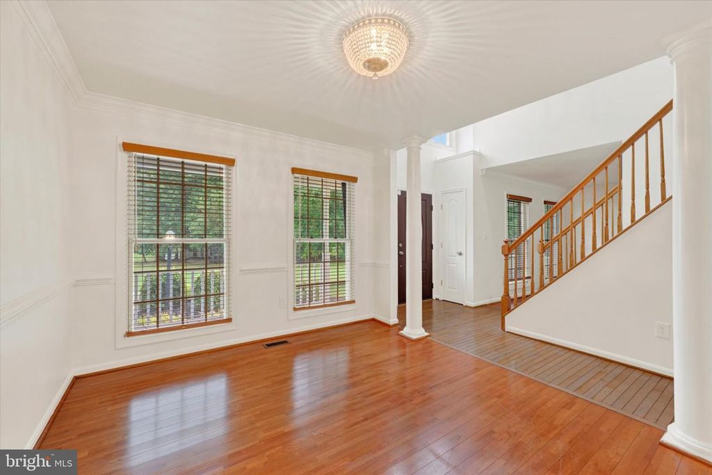 Image 6 of property listing at 9537 WHITEHURST DR, Owings Mills, MD 21117