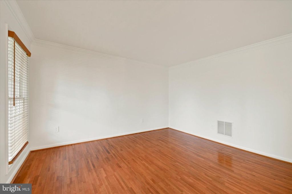 Image 7 of property listing at 9537 WHITEHURST DR, Owings Mills, MD 21117