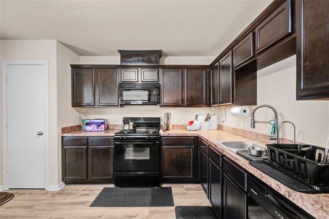 679 Fallow Lane, Alvin, TX 77511