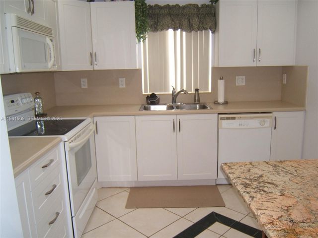 9110 SW 203rd Ter, Cutler Bay, FL 33189