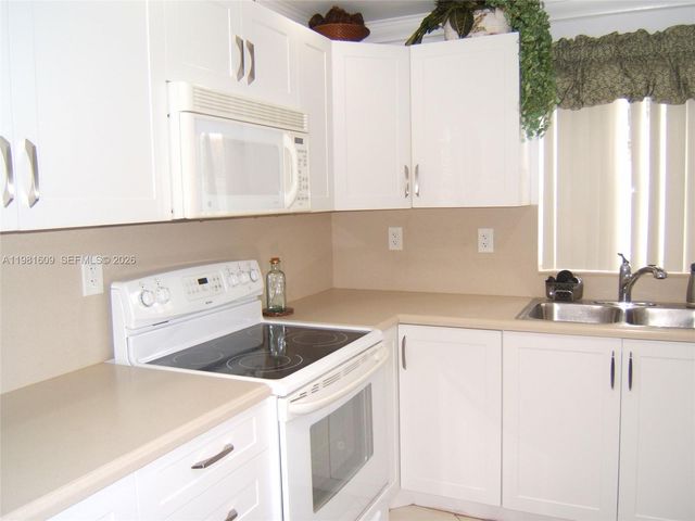 9110 SW 203rd Ter, Cutler Bay, FL 33189