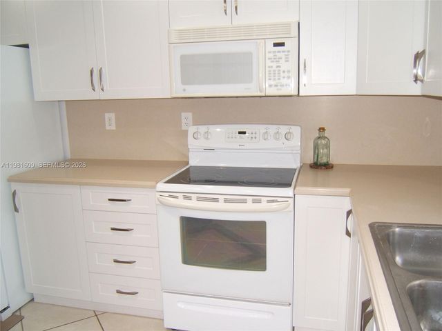 9110 SW 203rd Ter, Cutler Bay, FL 33189