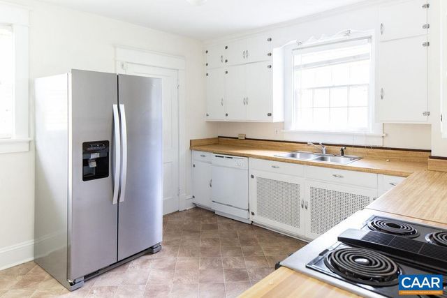 2201 STADIUM RD, Charlottesville, VA 22903