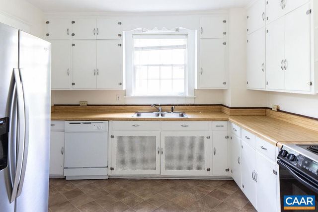 2201 STADIUM RD, Charlottesville, VA 22903