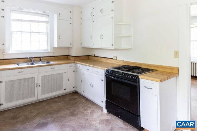 2201 STADIUM RD, Charlottesville, VA 22903