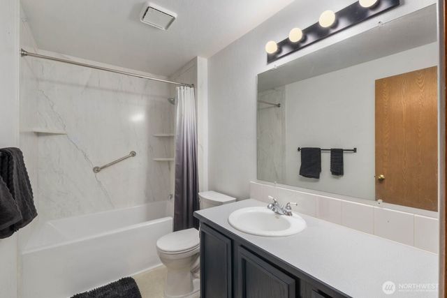 25004 170th Way SE, Covington, WA 98042