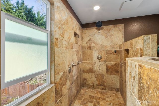 25004 170th Way SE, Covington, WA 98042