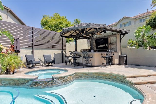 6861 Earp Way, Fontana, CA 92336