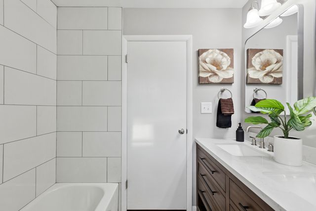 2265 Fitchome Street, Aurora, IL 60506