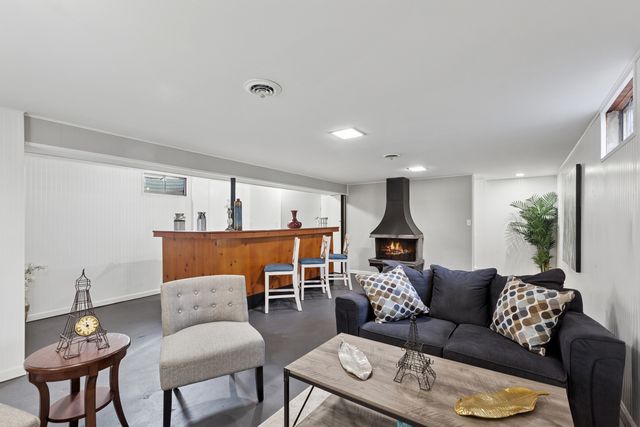 2265 Fitchome Street, Aurora, IL 60506