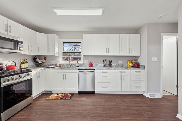 2265 Fitchome Street, Aurora, IL 60506