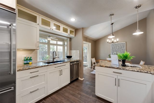 7844 High Oaks Circle, Dallas, TX 75231