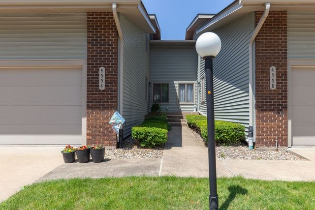 4554 Bunker Hill Drive, Bettendorf, IA 52722