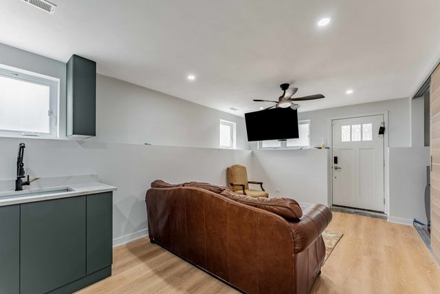 6547 S Evans Avenue, Chicago, IL 60637