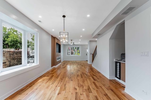 6547 S Evans Avenue, Chicago, IL 60637