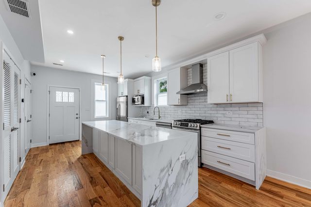 6547 S Evans Avenue, Chicago, IL 60637