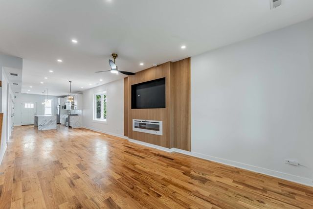6547 S Evans Avenue, Chicago, IL 60637