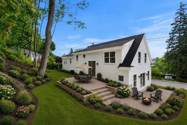 6 Monroe Street, Amesbury, MA 01913