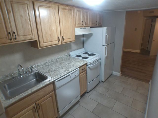 1862 Beacon St 1-B3, Boston, MA 02445