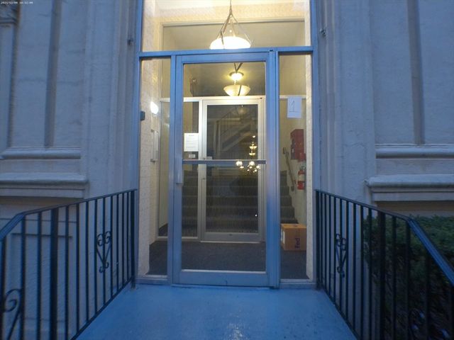 1862 Beacon St 1-B3, Boston, MA 02445