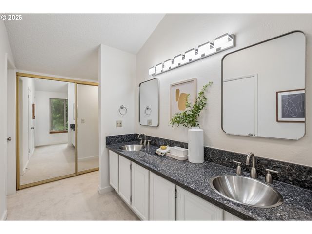 11747 Sw BOONES BEND Dr, Beaverton, OR 97008