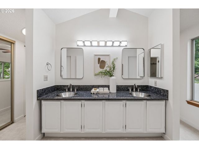 11747 Sw BOONES BEND Dr, Beaverton, OR 97008