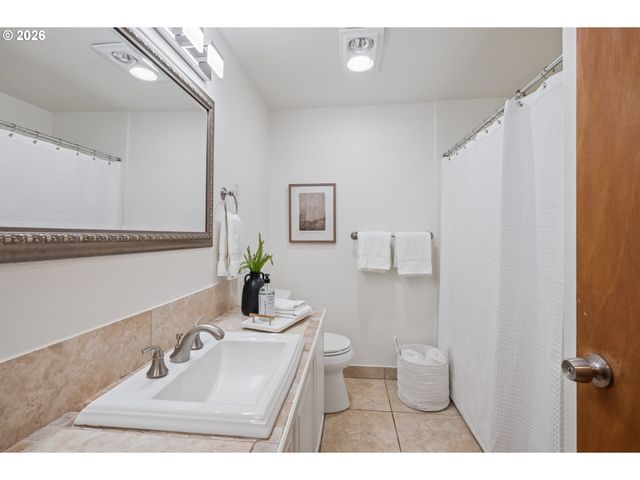 11747 Sw BOONES BEND Dr, Beaverton, OR 97008