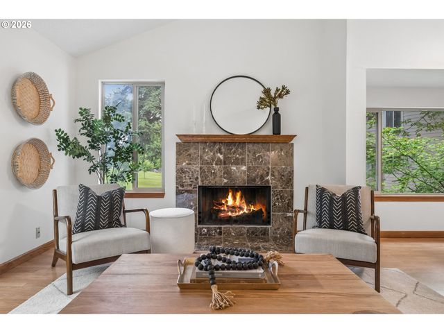 11747 Sw BOONES BEND Dr, Beaverton, OR 97008