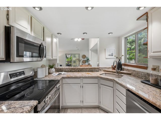 11747 Sw BOONES BEND Dr, Beaverton, OR 97008