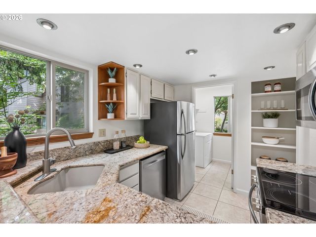 11747 Sw BOONES BEND Dr, Beaverton, OR 97008
