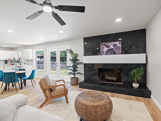 713 Hillside Drive, Sherman, TX 75090