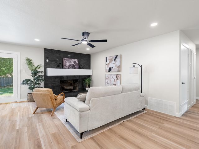 713 Hillside Drive, Sherman, TX 75090